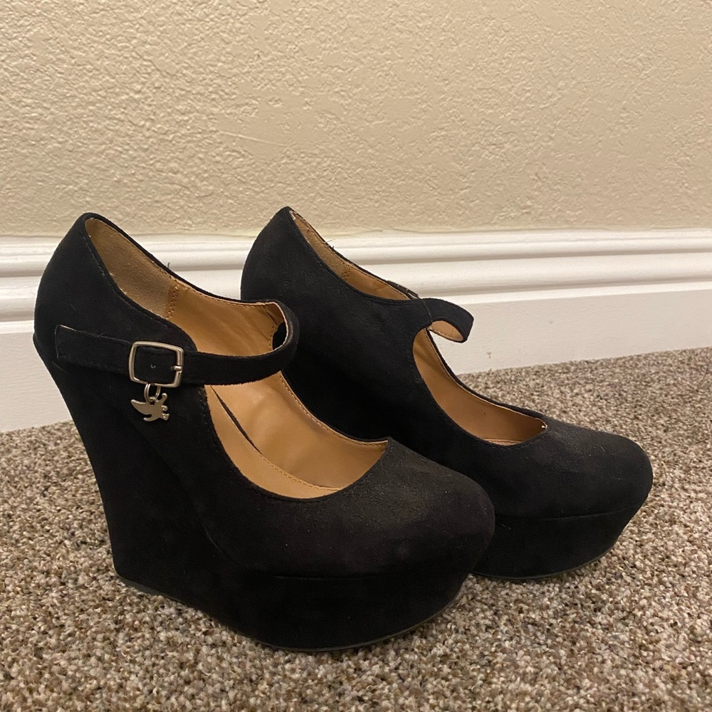 Gently used Shiekh heels. Size 8